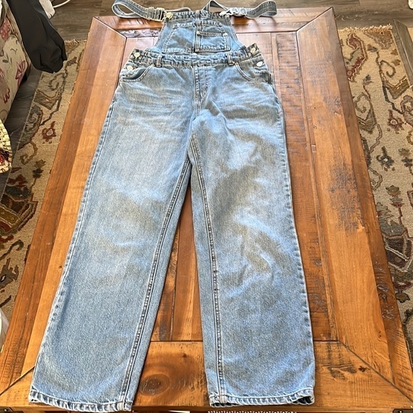 Forever 21 jean overalls, size XS, adjustable straps . In good condition - Picture 5 of 7